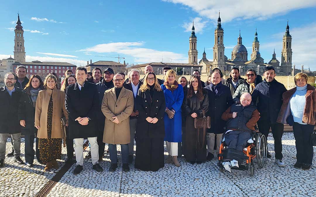 Presentación de la candidatura del PAR por la provincia de Zaragoza este sábado. En el centro, Susana Garrido junto a Alberto Izquierdo / PAR