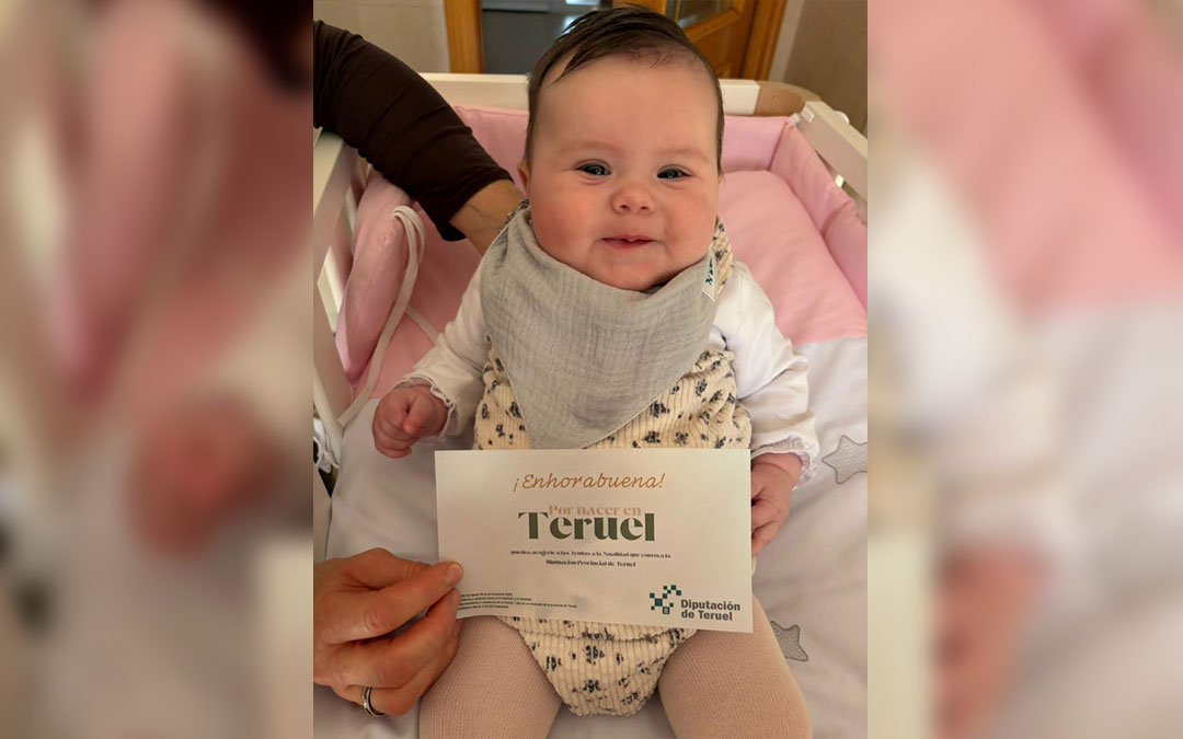Carmen, nacida en Alcañiz, es una de las bebés que se ha beneficiado de la ayuda./ DPT