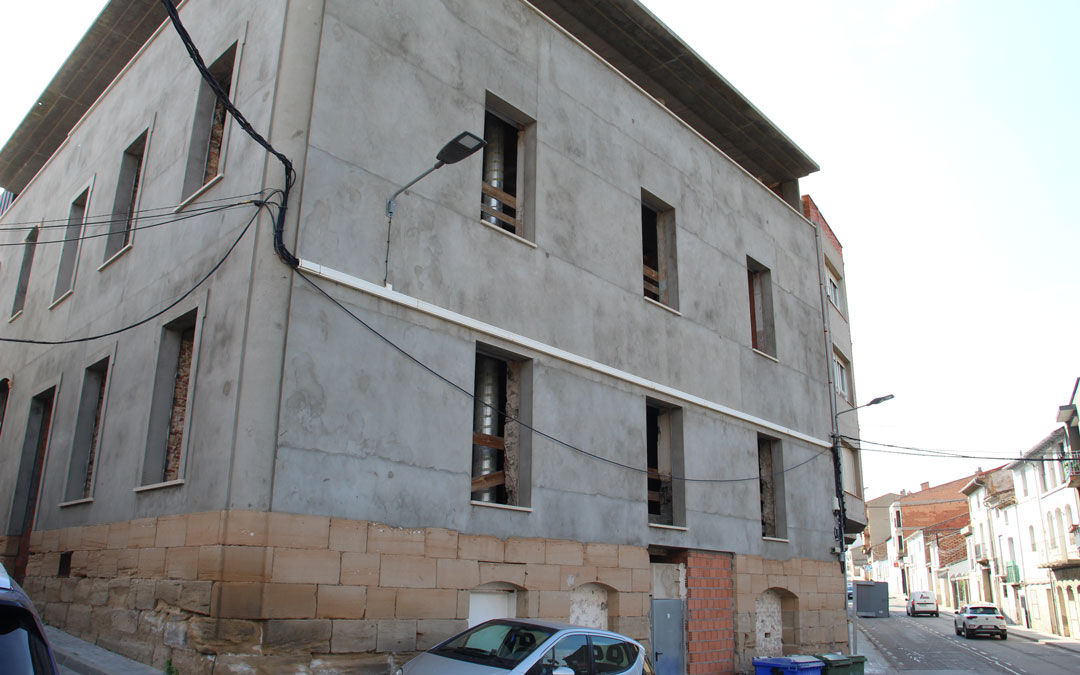 Aspecto de la futura casa de cultura, un edificio en obras inacabadas./ B.SV.