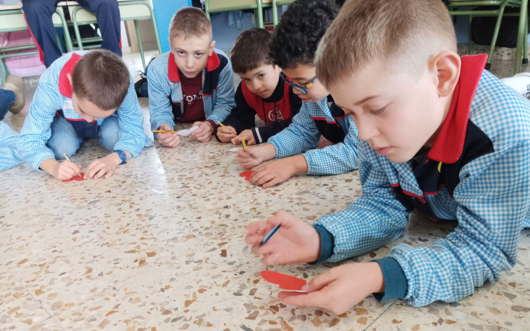 Día de la Paz y la No Violencia escolar en el colegio Santa Ana de Caspe. / L.C.