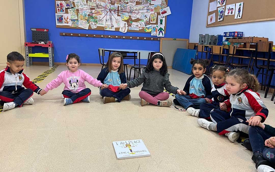 Día de la Paz y la No Violencia escolar en el colegio Santa Ana de Caspe. / L.C.
