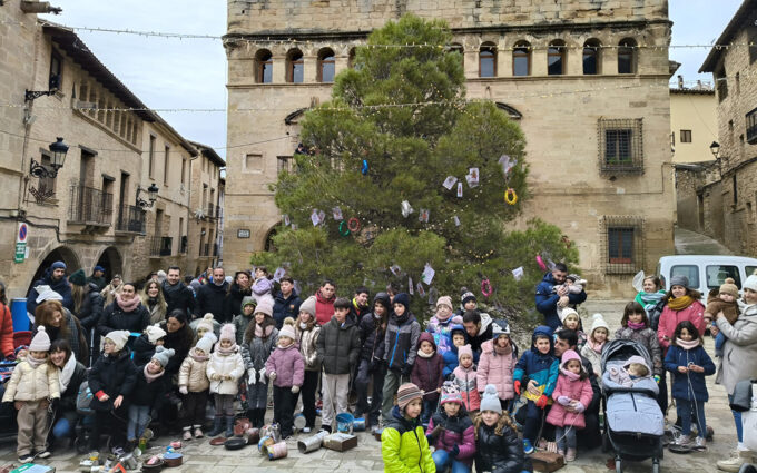 Los Calderons suenan con fuerza en La Fresneda para llamar a los Reyes Magos