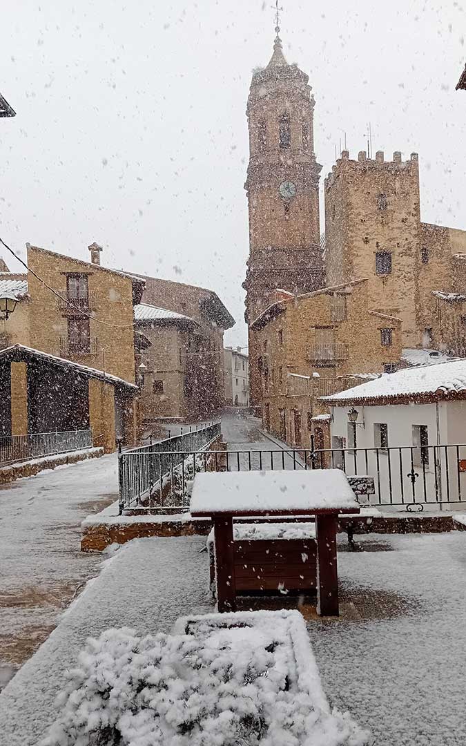 La borrasca Kristin descarga nieve en La Iglesuela del Cid. / Turismo La Iglesuela del Cid