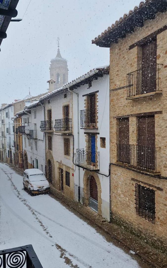 La borrasca Kristin descarga nieve en La Iglesuela del Cid. / Turismo La Iglesuela del Cid