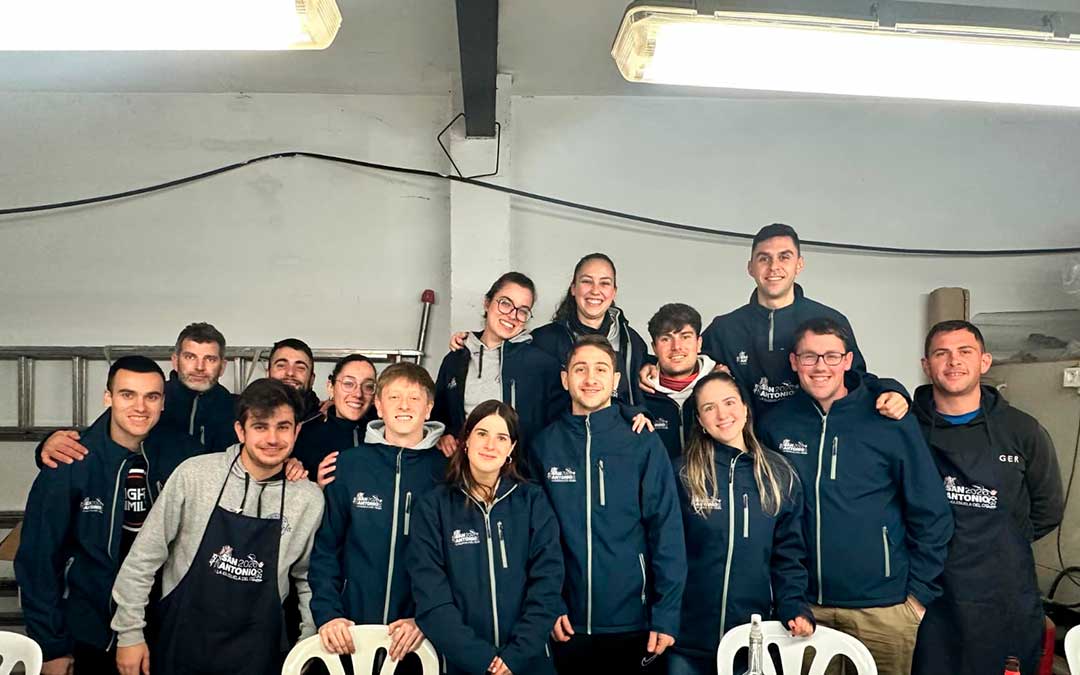 Foto de familia de los mayorales 2026 de La Iglesuela / Ayto.