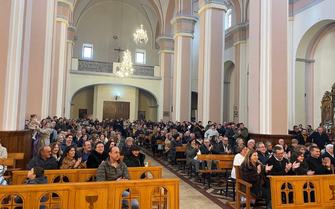 La iglesia se ha llenado para escuchar la Mochiganga./ S.F.