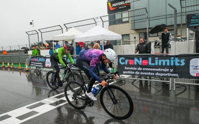 Adrenalina en La Invernal de Motorland con dos carreras de ciclismo muy igualadas y más de 160 participantes