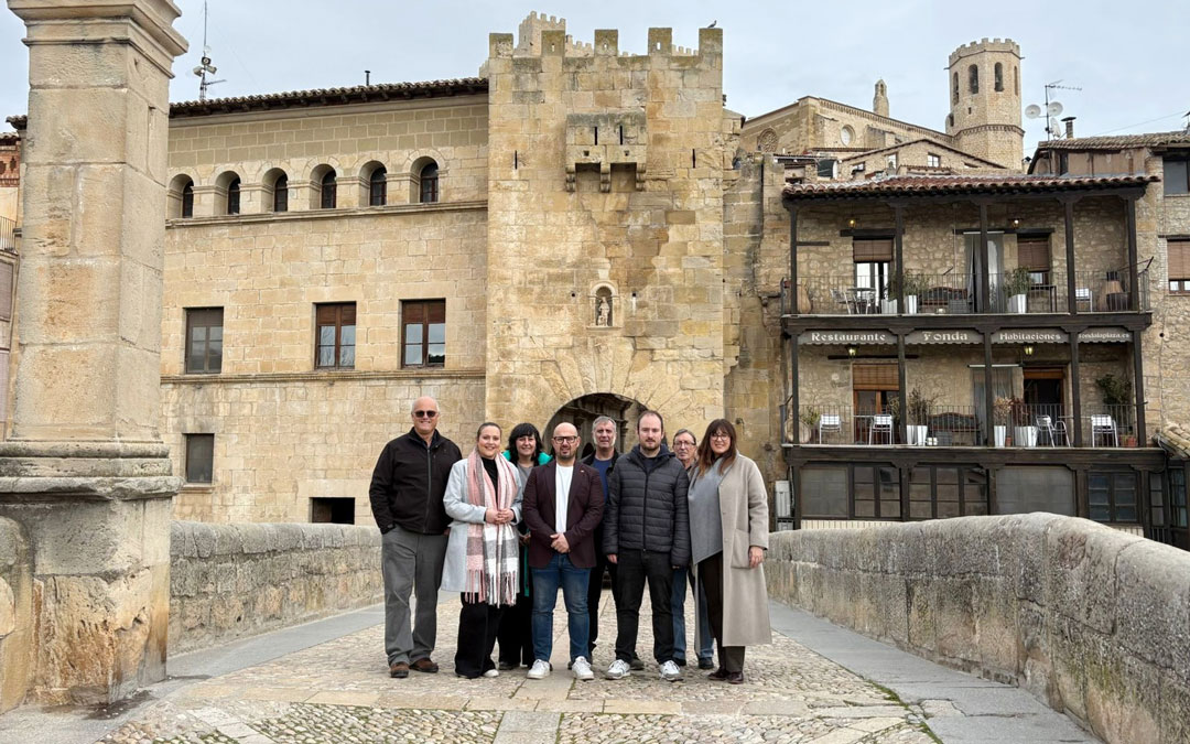 Miembros de las listas del PAR este viernes en Valderrobres./ PAR