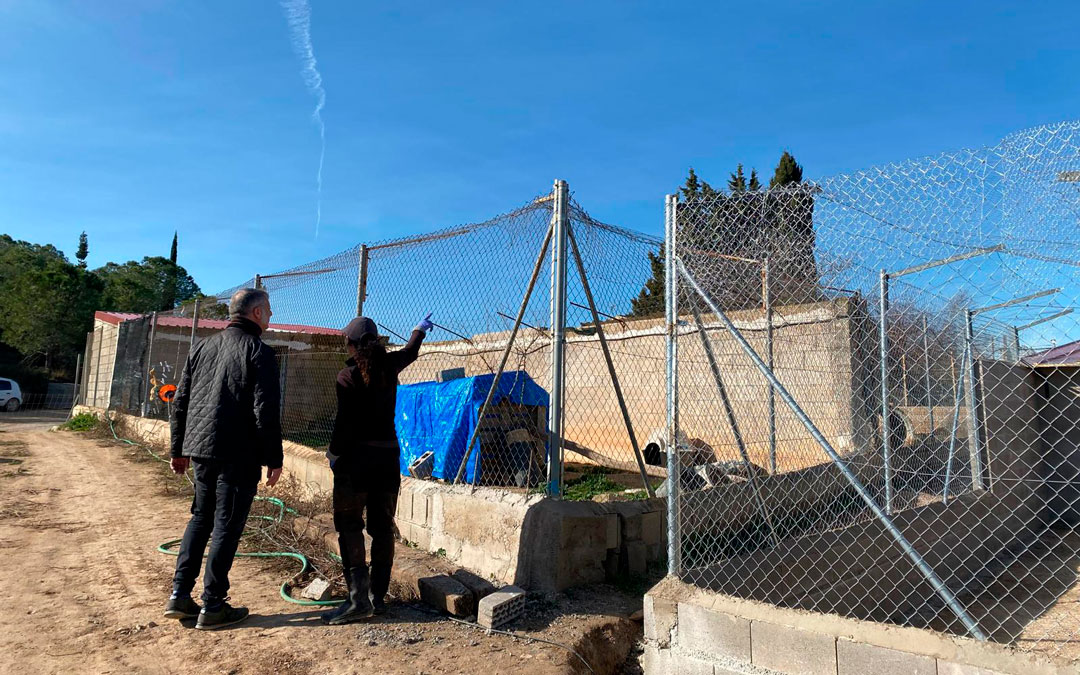 Visita de las nuevas instalaciones en los recintos para los animales de APAP./ AYTO