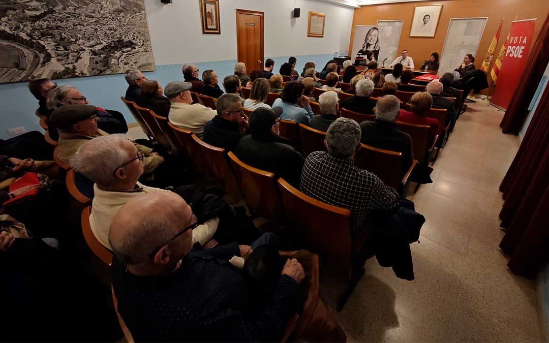Encuentro ciudadano en Albalate del Arzobispo con Rafael Guía y la alcaldesa de Albalate del Arzobispo y también candidata Celia Trullén / PSOE