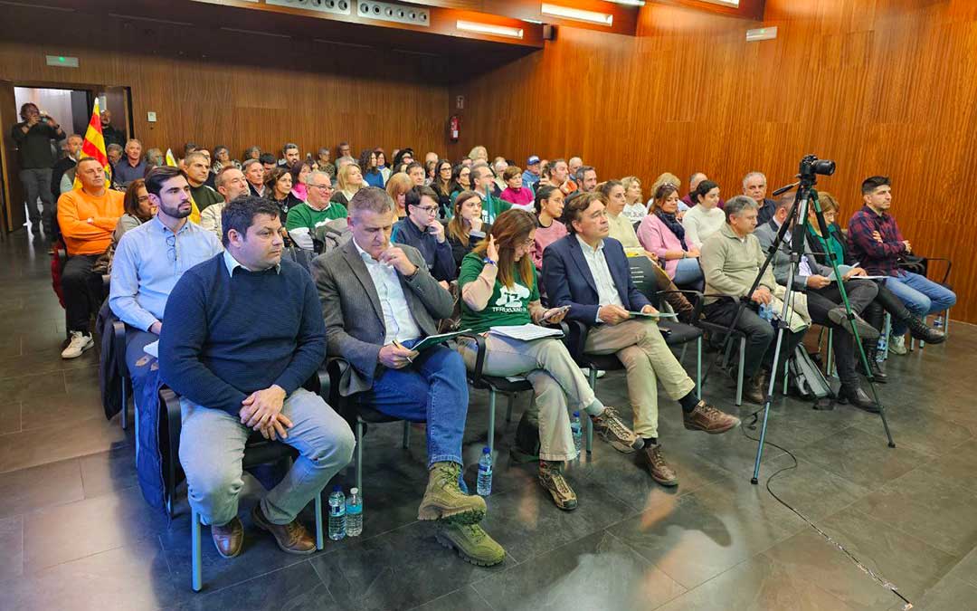 Más de un centenar de personas, aforo completo, para escuchar a los candidatos del Bajo Aragón y a los tres diputados autonómicos de Teruel Existe este sábado / TE