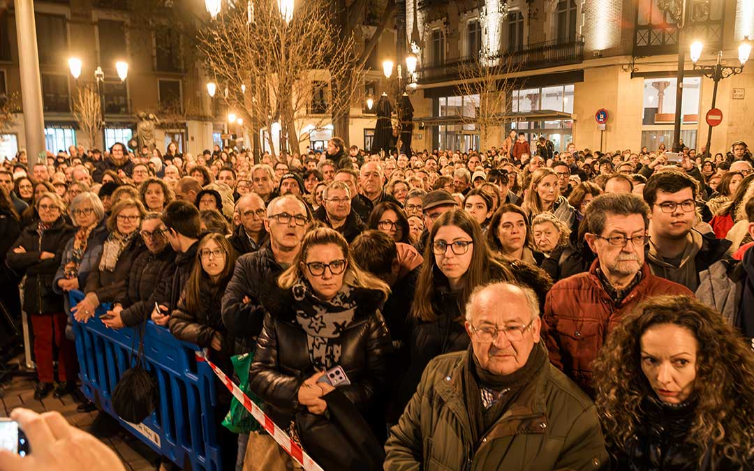 La Puebla de Híjar recrea el romper la hora y el Cese del toque en Zaragoza en la presentación de la Tamborada Nacional 2026. / Abdul Grau