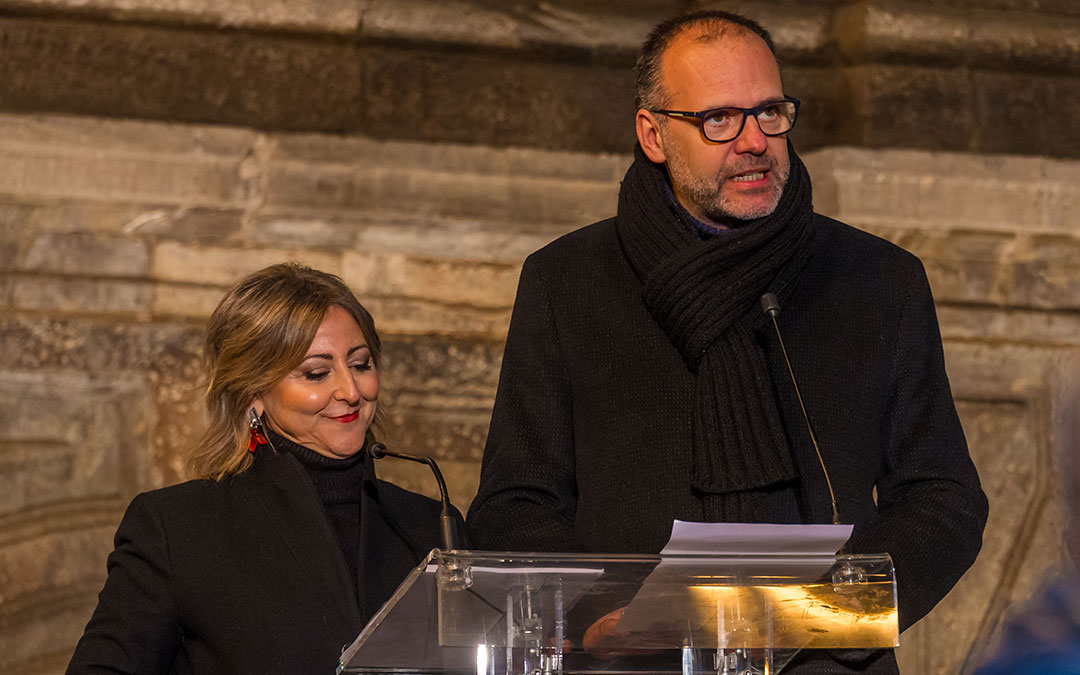 La Puebla de Híjar recrea el romper la hora y el Cese del toque en Zaragoza en la presentación de la Tamborada Nacional 2026. / Abdul Grau