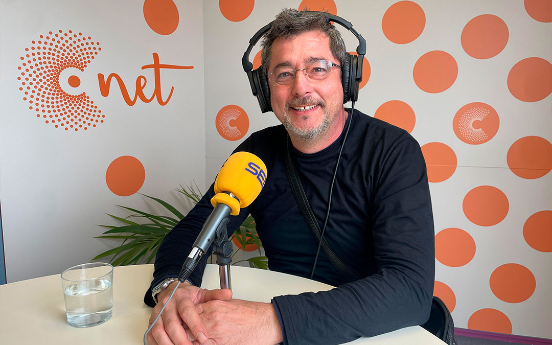 Roberto Anglés en Radio La Comarca./ S.F.