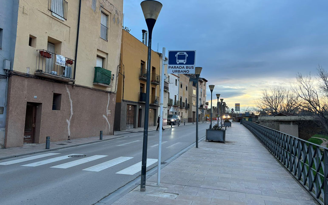 Parada de las paradas de autobús urbano en Alcañiz. / M.M.R.