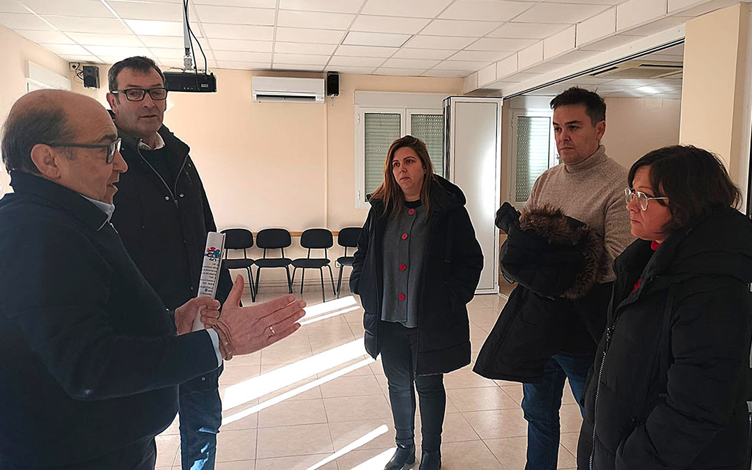 Los cuatro primeros candidatos de la lista del PSOE visitando las instalaciones de Abattar en Andorra junto a su presidente Manuel Martín. / PSOE Teruel