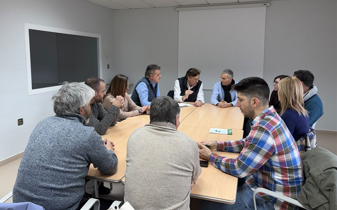 Teruel Existe se ha reunido en Andorra con empresarios y representantes como la Asociación Empresarial de Andorra- Sierra de Arcos. / TE