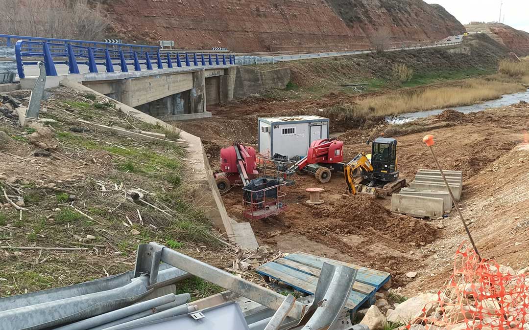 El puente de la N-232 a su paso por Azaila a comienzos de febrero. / B. Severino
