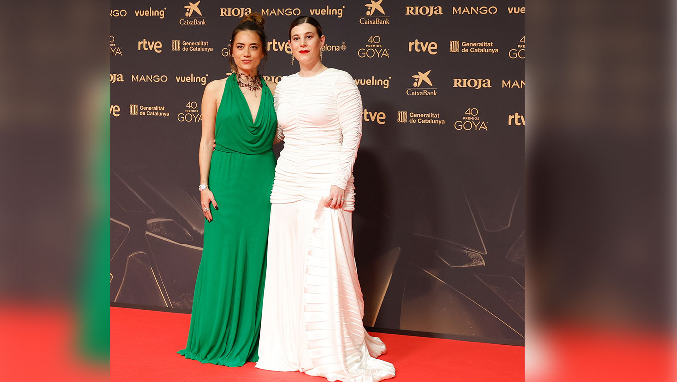 Gemma Blasco y Ángela Cervantes, directora y actriz protagonista de 'La Furia', ambas nominadas, en la alfombra roja de los Premios Goya 2026 en Barcelona. / Academia de Cine