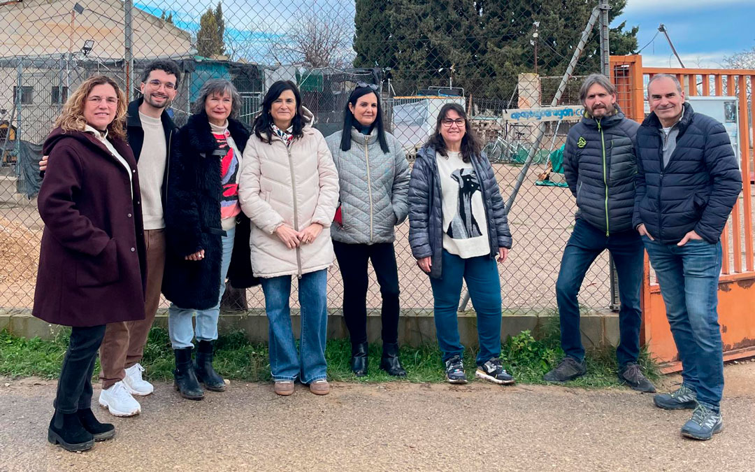 Visita de parte de la lista de CHA en Teruel a la protectora de Alcañiz./ CHA