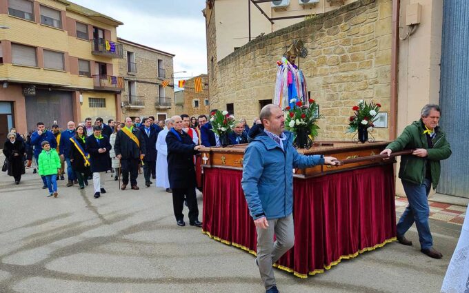 Chiprana se encomienda a San Blas: «Le pedimos que nos cuide las gargantas y que nos juntemos muchos años más»