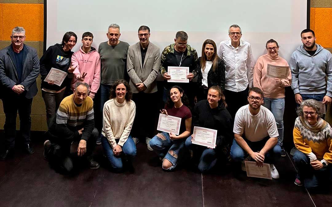 Foto de familia de la clausura del programa experiencial “Aiguaiva es Empleo” / La COMARCA