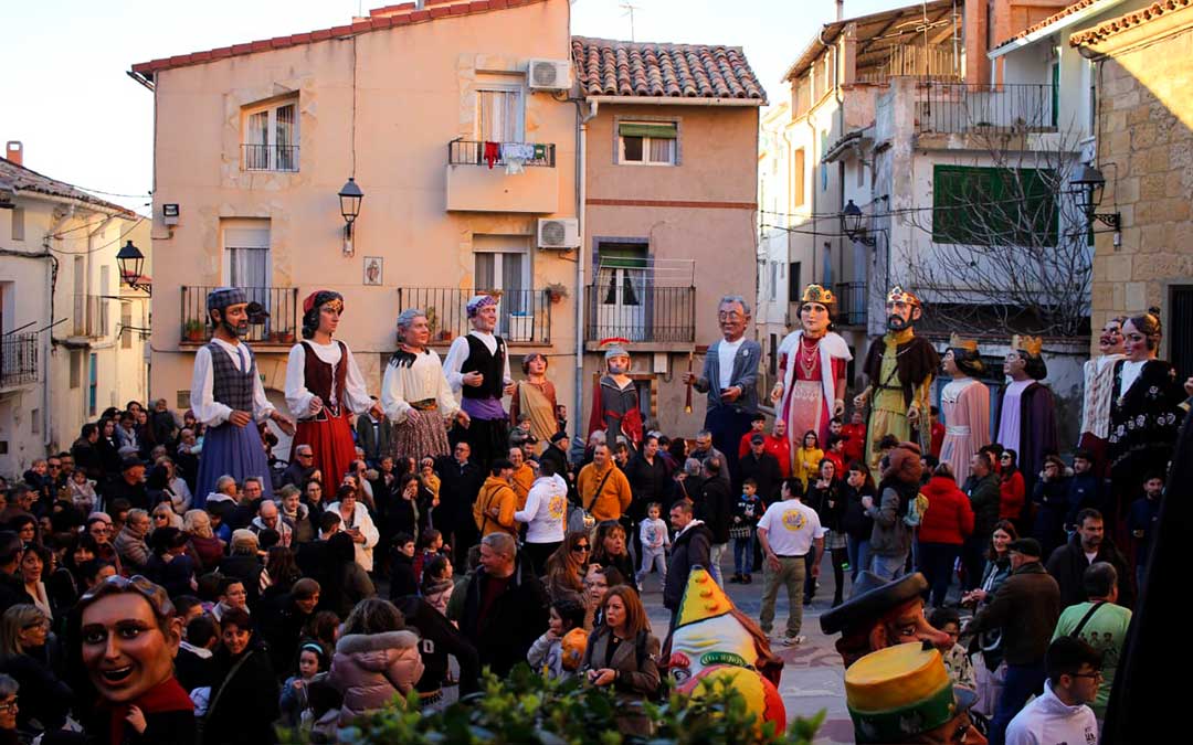 Presentación de la restauración de los reyes católicos / Comparsa de Gigantes de Andorra