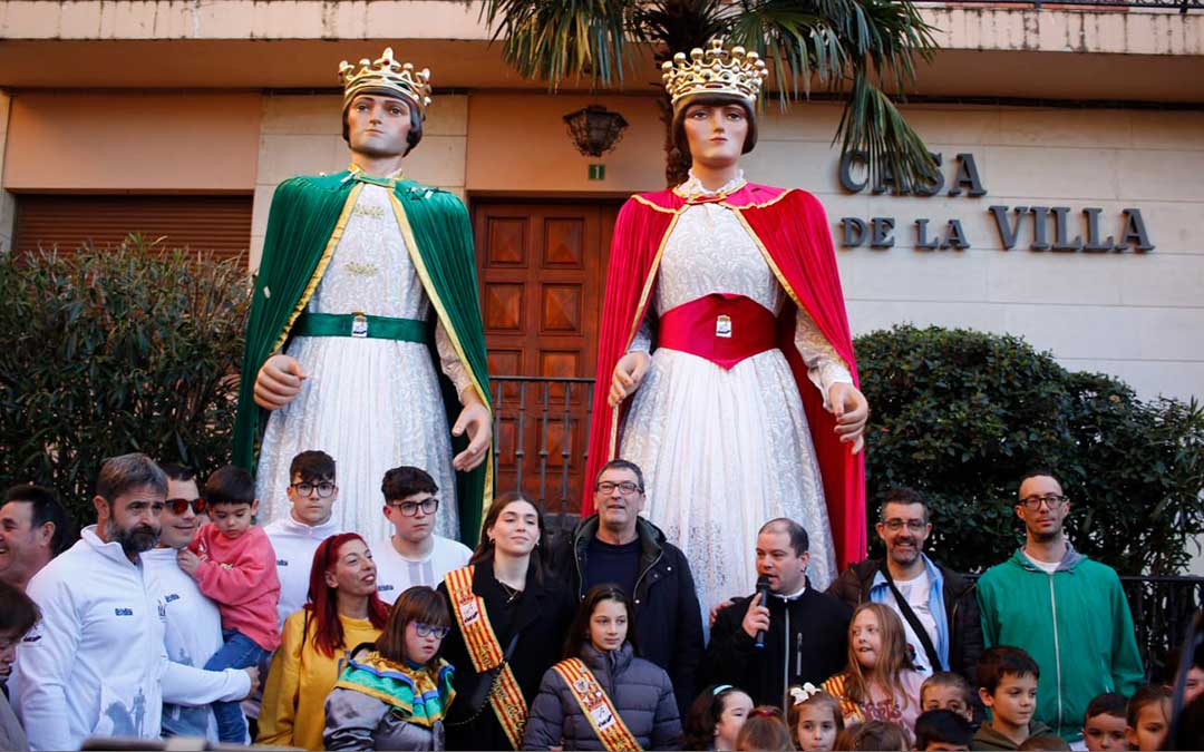 Presentación de la restauración de los reyes católicos / Comparsa de Gigantes de Andorra