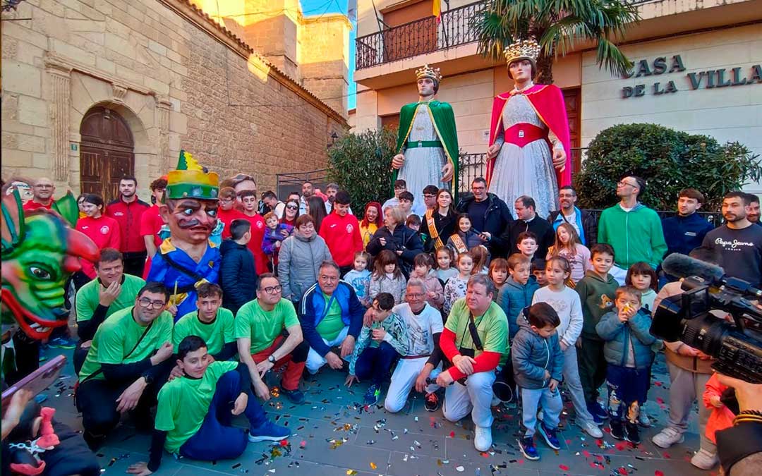 Presentación de la restauración de los reyes católicos / Comparsa de Gigantes de Andorra