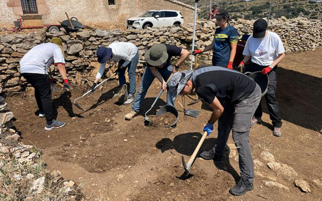 Sondeos y excavaciones en La Iglesuela / Javier Iglesias