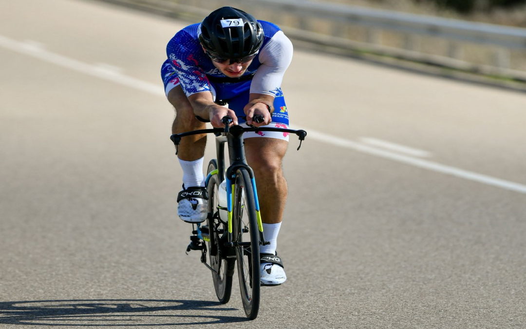 Guillermo Meseguer montando en bicicleta / G.M.