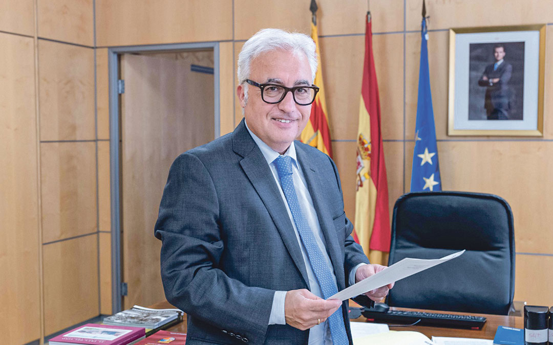 Javier Rincón en su despacho en el Pignatelli./ DGA