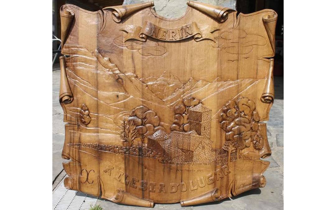 La iglesia de Nerín, su pueblo en el Pirineo, con las montañas al fondo en un trabajo de profundidad de Chesús Palacio Gil. / Archivo personal