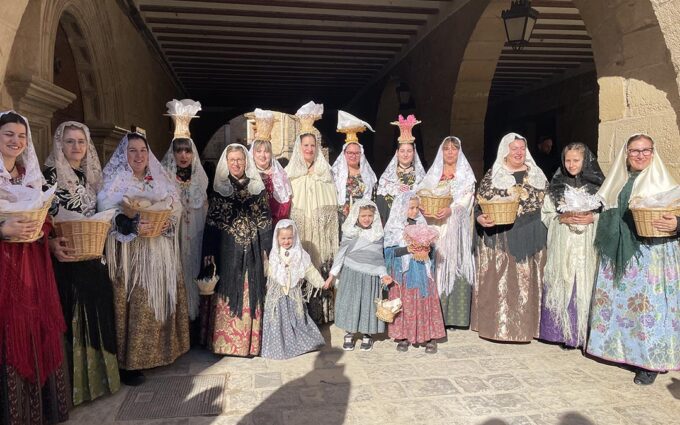 Sobre ruedas y bajo un sol radiante: Mazaleón celebra Santa Águeda con un día de hermandad