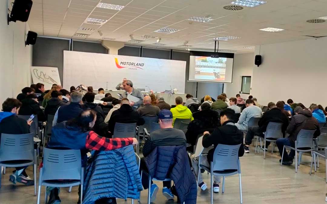 Formación en Motorland./ Motorland.