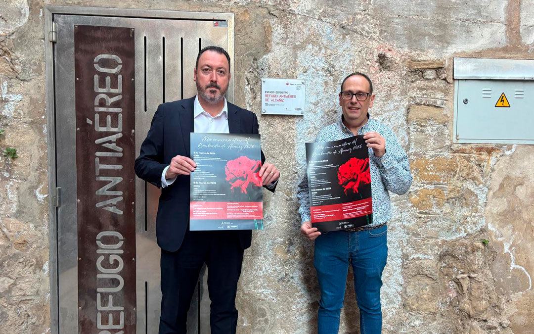 El concejal de Cultura, Javier Climent, junto al técnico, David Arrufat./ M.M.R.