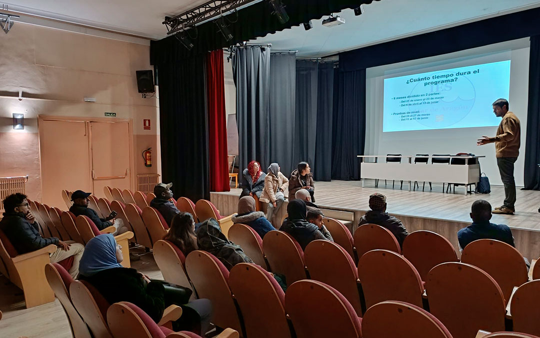 Reunión mantenida con las familias sobre las AILE en Caspe./ IES Mar de Aragón