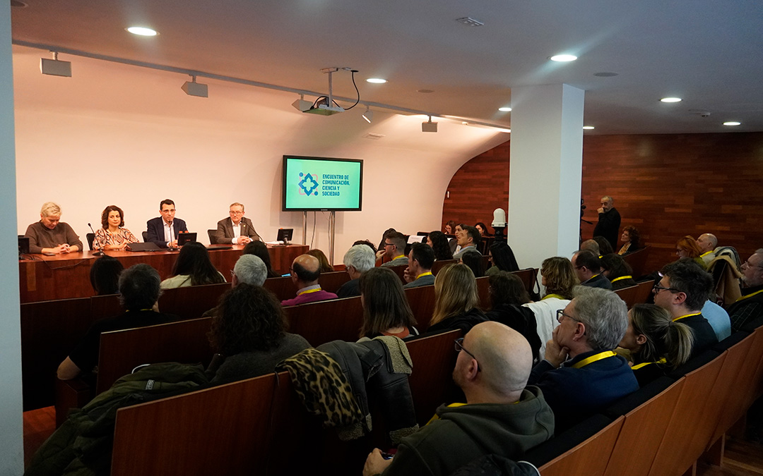 Inauguración institucional del primer Encuentro de Comunicación, Ciencia y Sociedad en Teruel. / APA