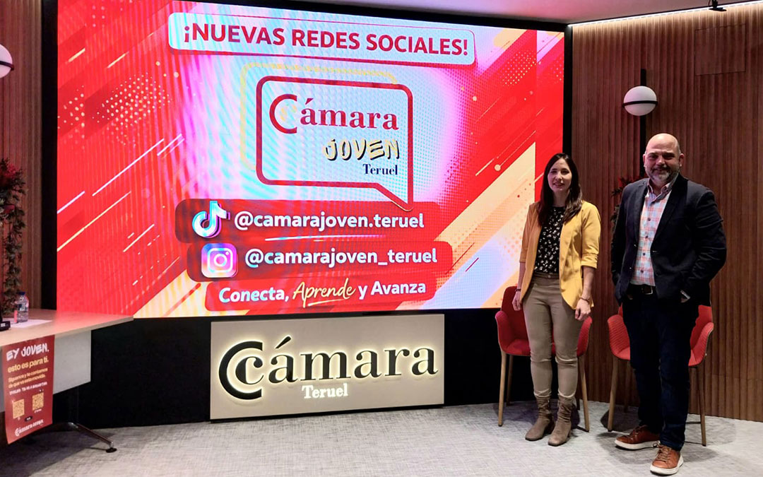 Nuria Ros y Antonio Santa Isabel en la presentación de las redes de Cámara Joven. / L.C.