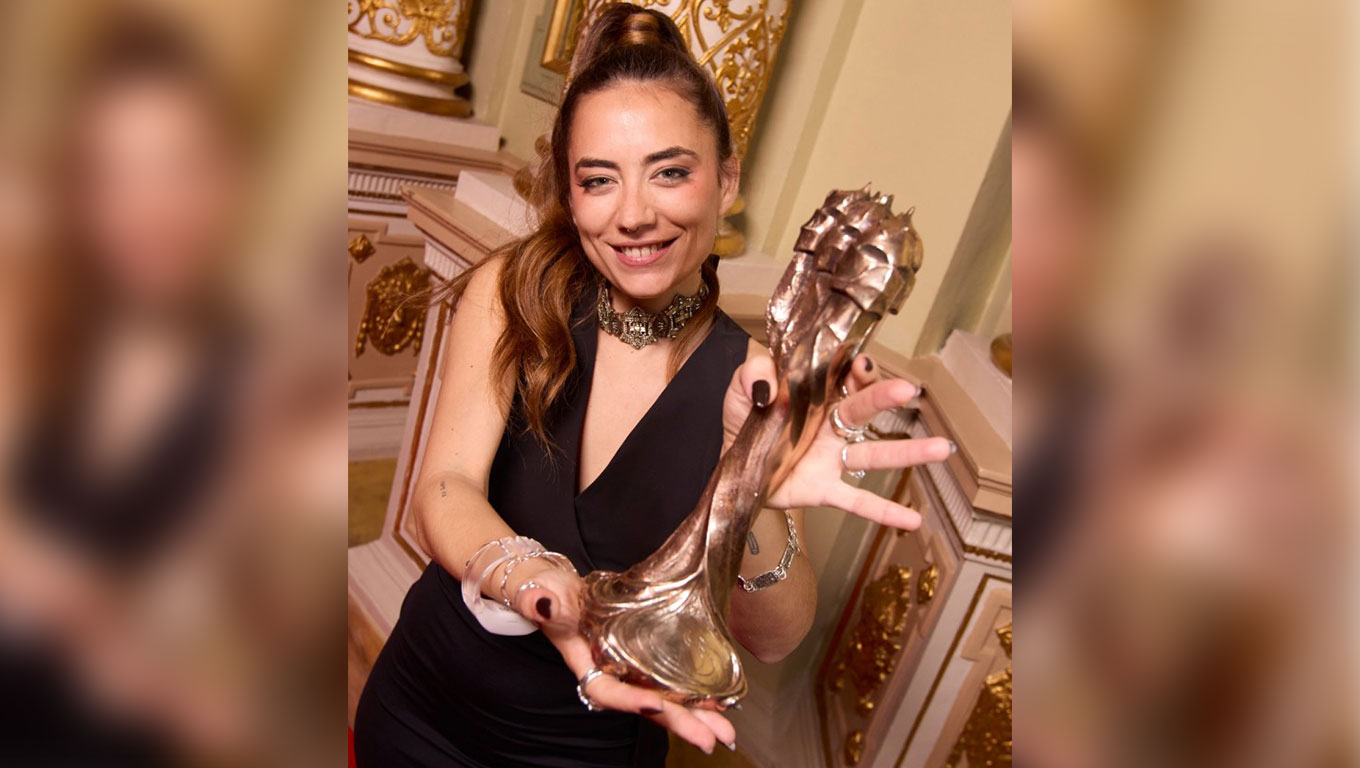 Gemma Blasco, con el Premio Gaudí 2026 a Mejor Dirección Novel. / ACC - Mireia Rodriguez