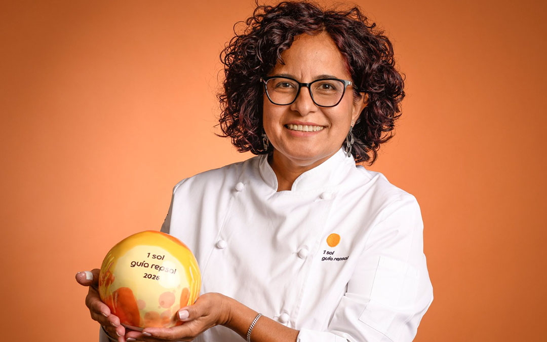 Fabiana Arévalo, propietaria del Restaurante Baudilio, con su recién estrenado Sol Repsol. / F.A.