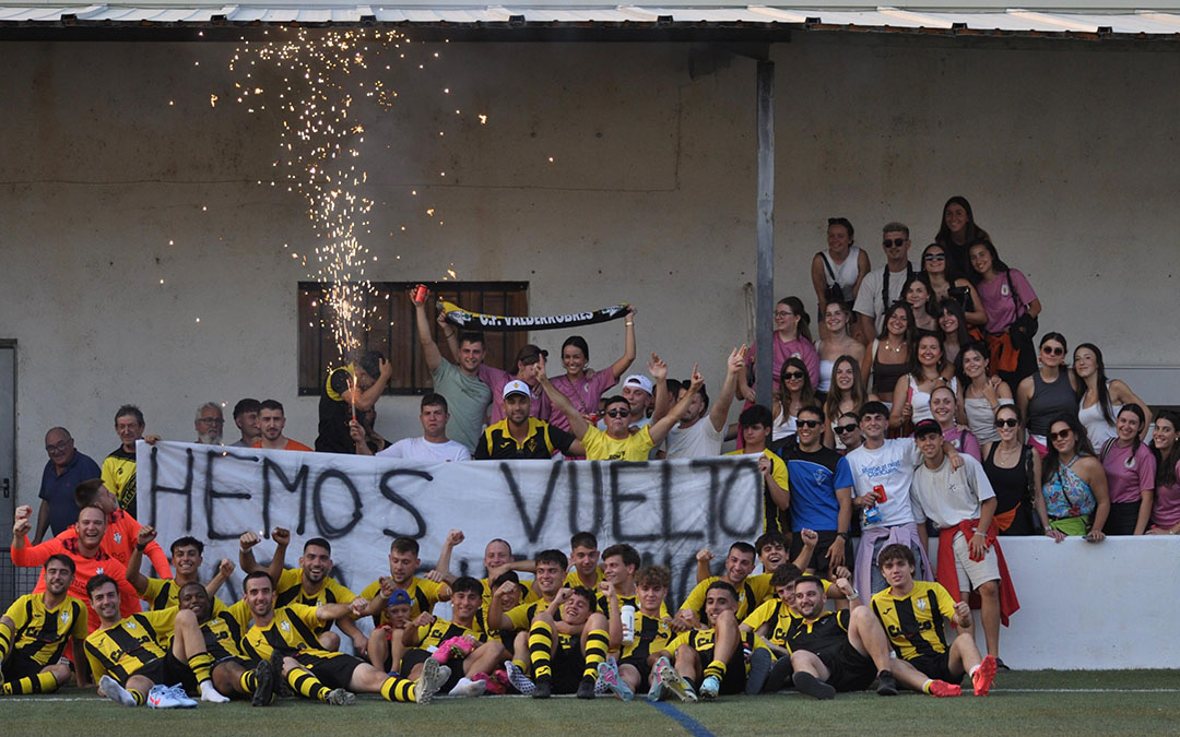 Jugadores y afición del C.F. Valderrobres./F.C. Valderrobres
