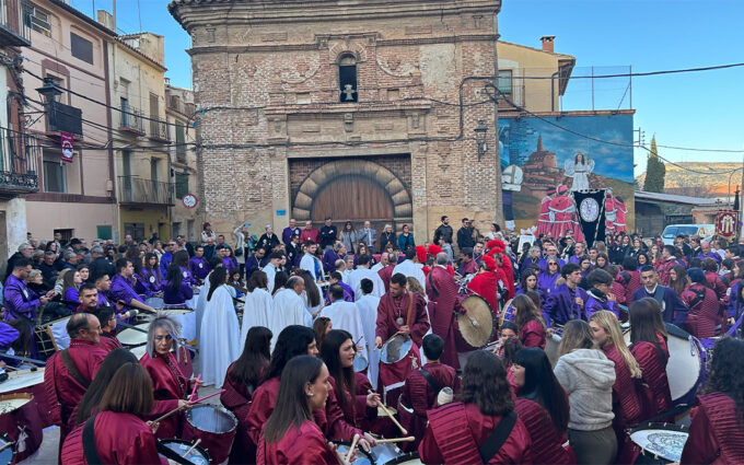 Unión, pasión y fuerza en la XXVII Edición de la Exaltación de Tamboas en Alloza