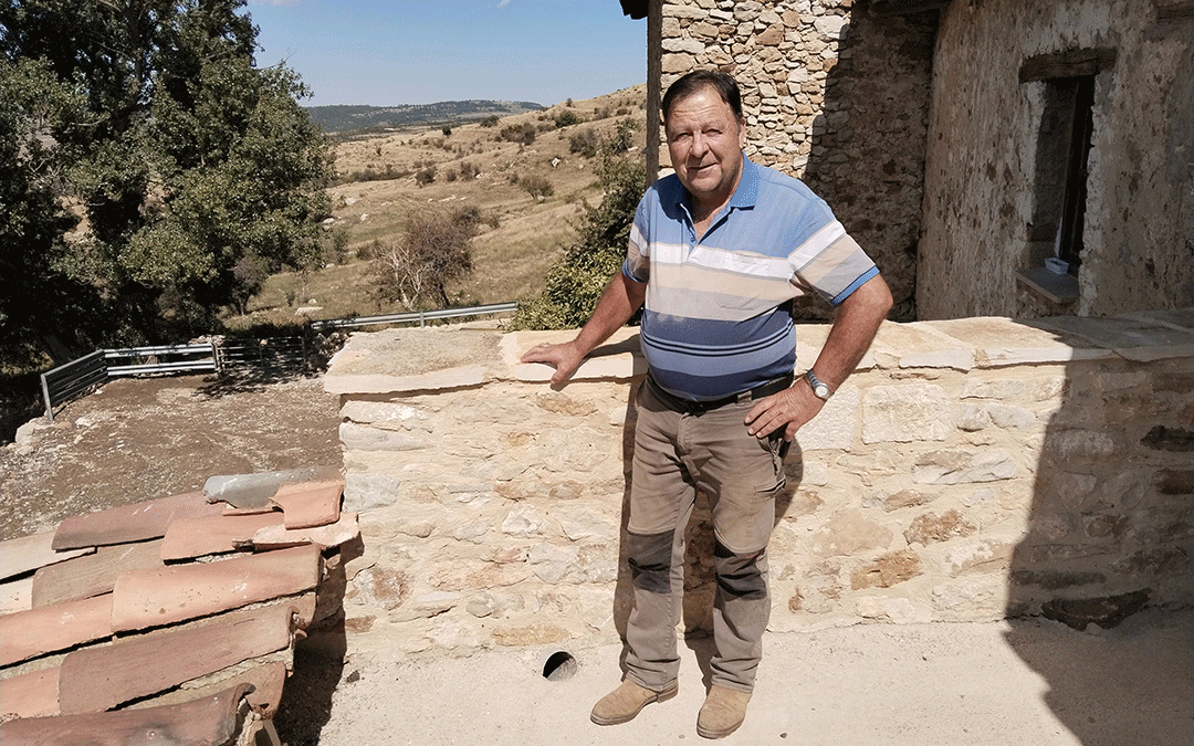 Jesús Ayora, en su casa Juan de Blas de Villarluengo. / Cedida