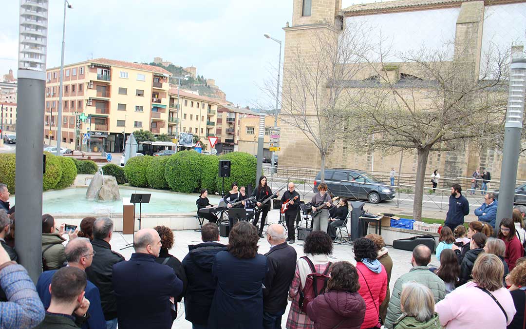 Conmemoración del Bombardeo de Alcañiz del 38 en la plaza 3 de marzo. / B. Severino