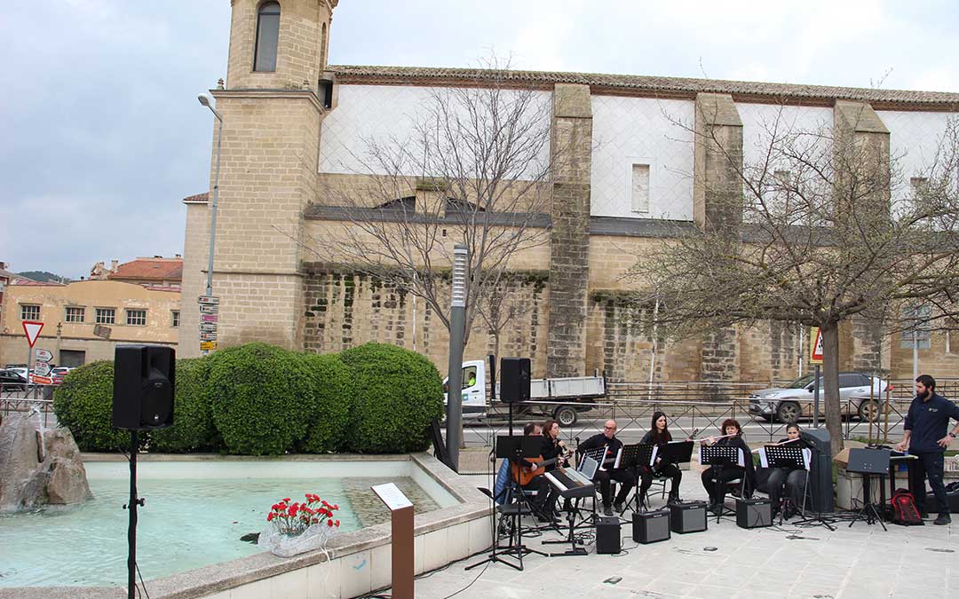 Conmemoración del Bombardeo de Alcañiz del 38 en la plaza 3 de marzo. / B. Severino