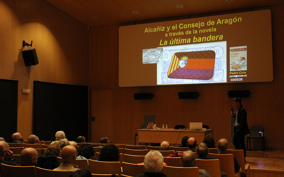 Conmemoración del Bombardeo de Alcañiz del 3 de marzo del 38 con charla sobre el Consejo de Aragón a cargo del historiador Pedro Ciria, autor de 'La última bandera'. / B. Severino