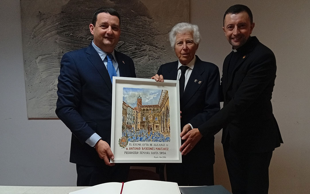 Pregón de la Semana Santa de Alcañiz 2026 a cargo del doctor Antonio Bascones. / B. Severino