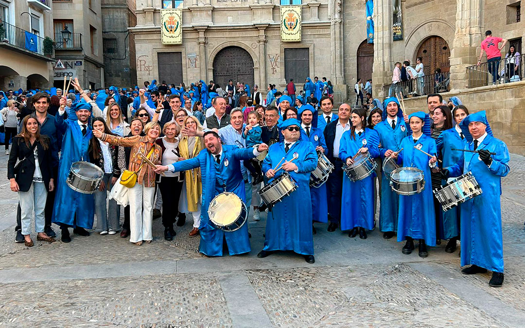 La familia al completo en una Semana Santa, siempre regresan. / Archivo familiar