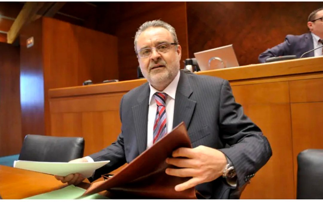Alfredo Boné, durante un pleno en las Cortes de Aragón en 2011, siendo consejero de Medio Ambiente. / Cortes de Aragón